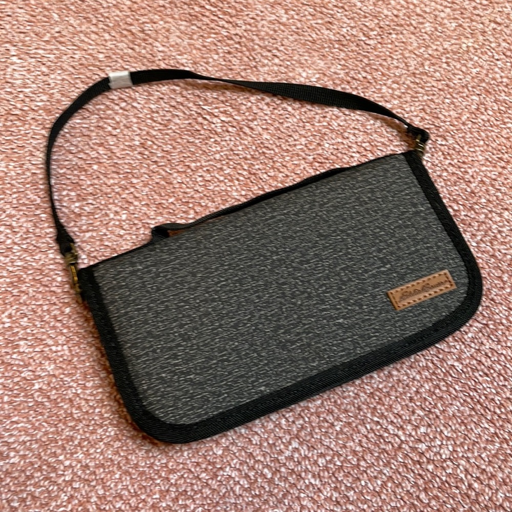 EDDIE BAUER WRISTLET